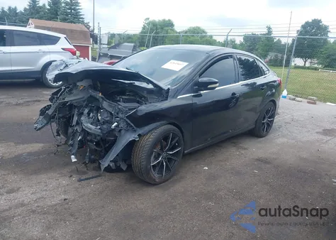 2012 Ford Focus Titanium z USA, uszkodzony, nr VIN 1FAHP3J24CL366021